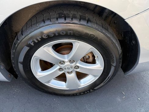 Used 2014 Toyota Sienna LE FWD image 78
