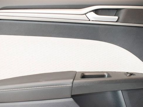 Used 2019 Ford Fusion SE w/ Equipment Group 151A FWD image 17