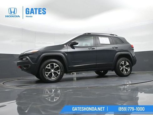 Used 2017 Jeep Cherokee Trailhawk w/ Comfort/Convenience Group image 46