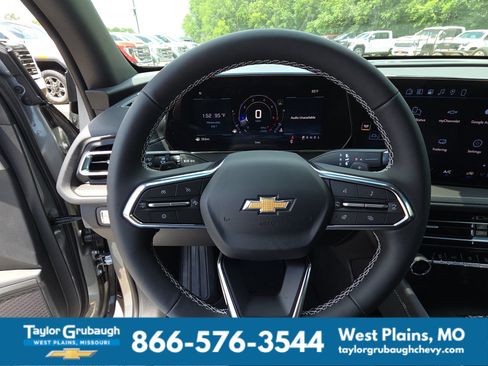 New 2026 Chevrolet Traverse LT w/ Sun and Wheel Package FWD image 17