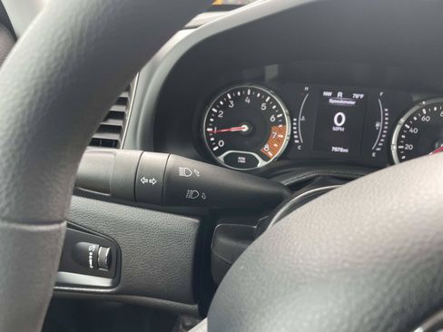 Used 2023 Jeep Renegade Latitude AWD/4WD image 32