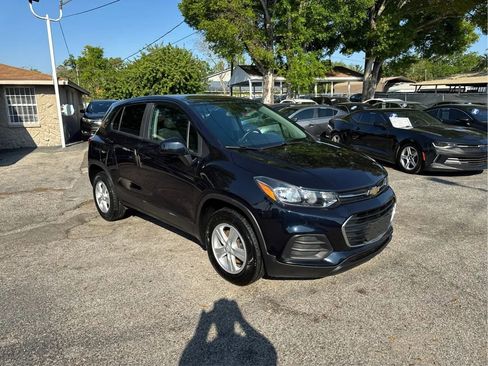 Used 2021 Chevrolet Trax LS image 3