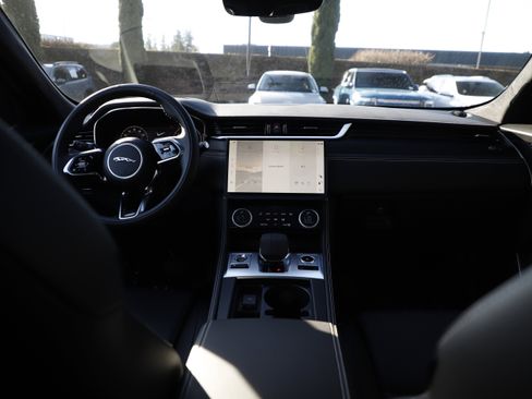 New 2026 Jaguar F-PACE R-Dynamic S AWD/4WD image 13