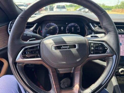 Used 2023 Jeep Grand Cherokee L Summit w/ Luxury Tech Group V AWD/4WD image 9