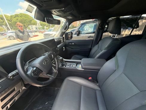 Certified 2025 Lexus GX 550 AWD/4WD image 4