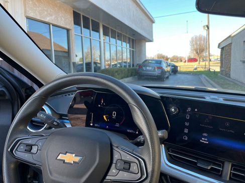 Used 2025 Chevrolet Trax LT image 33