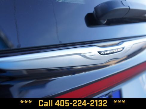 Used 2025 Chrysler Pacifica Select FWD image 5