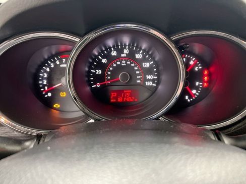 Used 2011 Kia Sorento LX w/ Convenience Pkg image 12