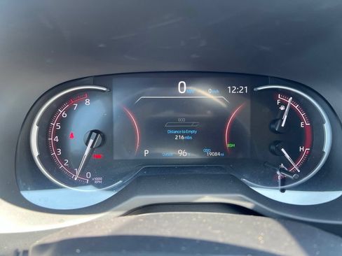 Used 2024 Toyota RAV4 XLE AWD/4WD image 3