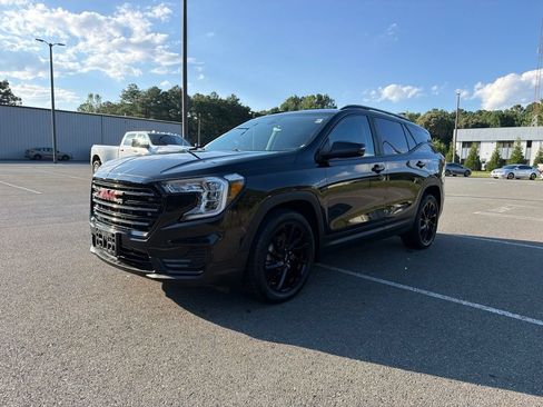 Used 2023 GMC Terrain SLE w/ Elevation Edition FWD image 2