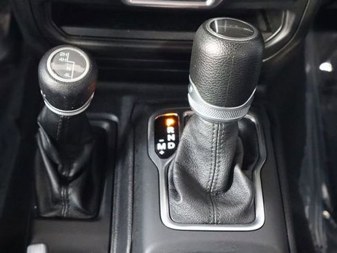 Used 2020 Jeep Gladiator Sport image 34