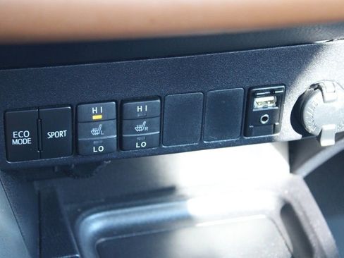 Used 2016 Toyota RAV4 SE image 41