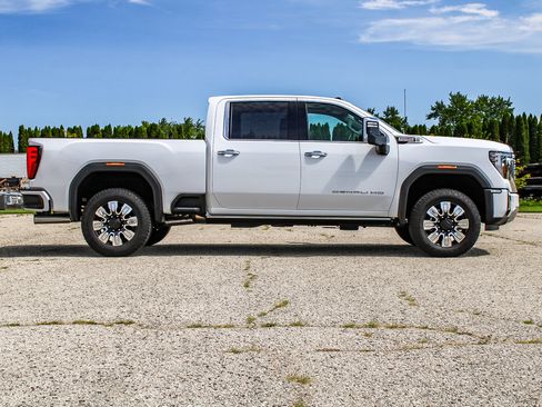 Used 2025 GMC Sierra 2500 Denali w/ Denali Reserve Package AWD/4WD image 2