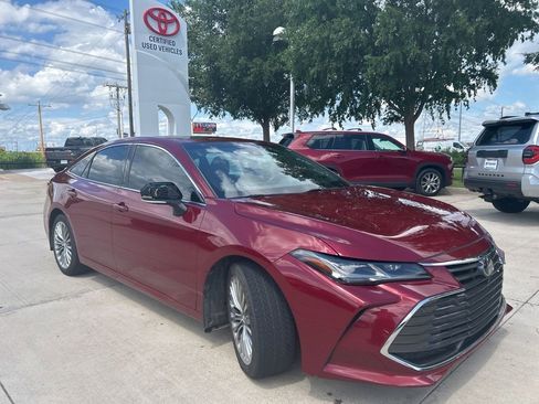 Used 2019 Toyota Avalon Limited FWD image 3