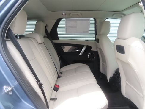 Used 2023 Land Rover Discovery Sport SE image 21