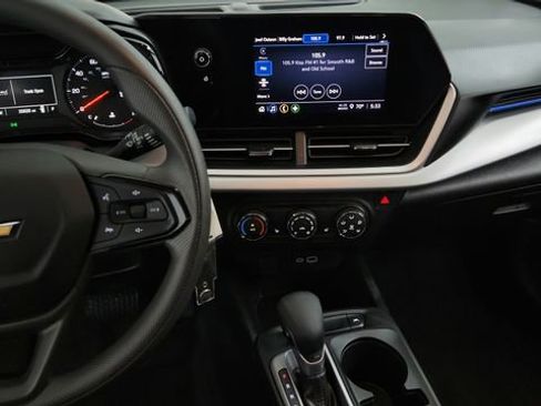 Used 2025 Chevrolet Trax LS w/ LS Convenience Package image 16