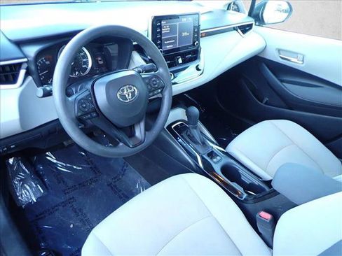Used 2021 Toyota Corolla LE image 9