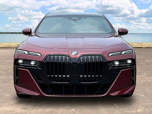 Used 2023 BMW 740i w/ Parking Assistance Package RWD image 2