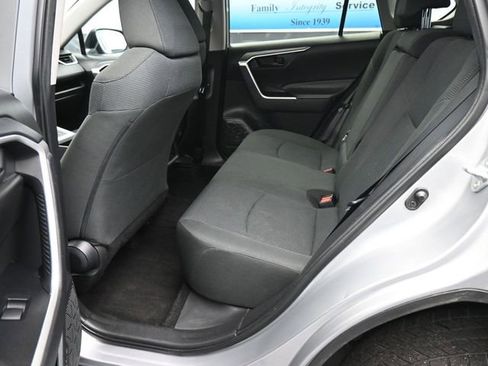 Used 2022 Toyota RAV4 LE FWD image 9