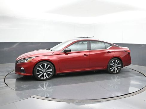 Used 2020 Nissan Altima 2.0 SR image 2