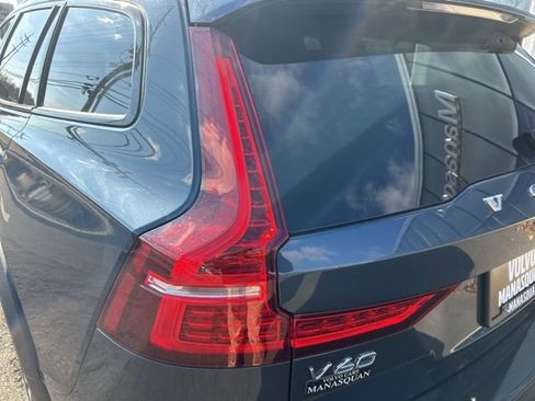 Certified 2025 Volvo V60 B5 Cross Country Plus image 10