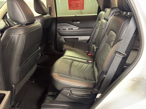 Certified 2025 Nissan Pathfinder Platinum w/ Cargo Package FWD image 25
