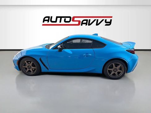Used 2023 Toyota GR86 Premium w/ ALL Weather Mat Package (TMS) RWD image 4