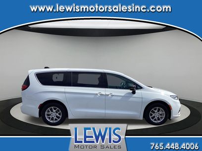 Used 2026 Chrysler Pacifica Select