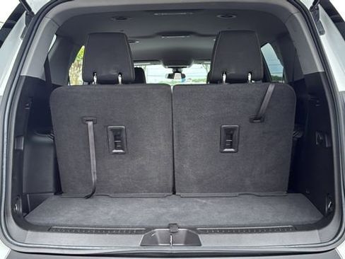 Used 2023 GMC Acadia SLE image 11