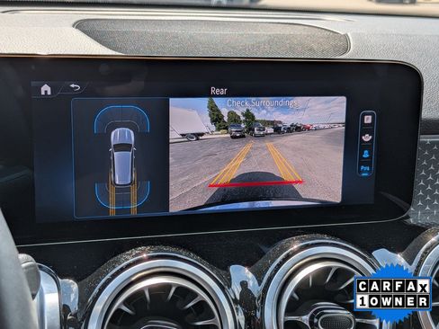 Used 2025 Mercedes-Benz GLB 250 4MATIC image 23