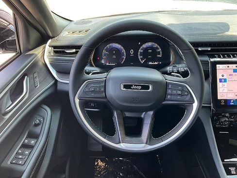 New 2025 Jeep Grand Cherokee Limited image 30