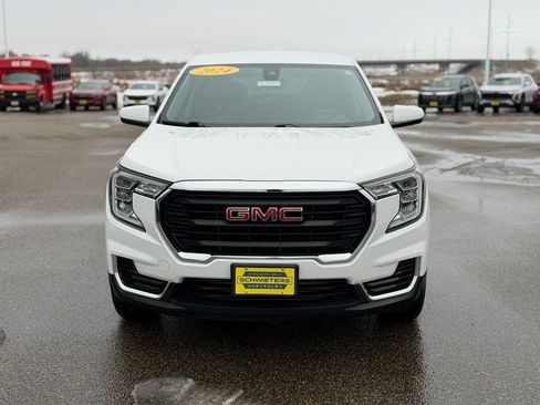 Used 2024 GMC Terrain SLE image 2