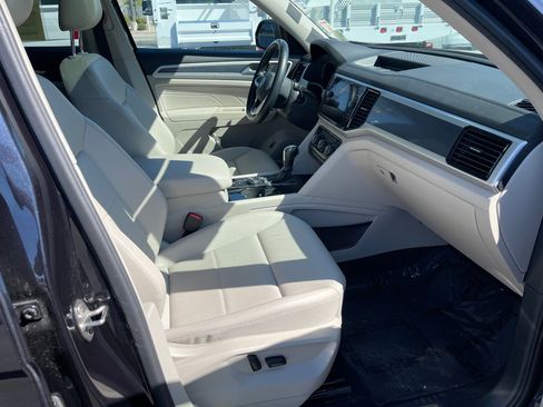 Used 2022 Volkswagen Atlas SEL R-Line image 10