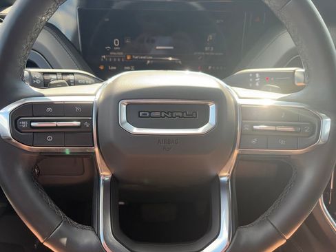 Used 2025 GMC Yukon Denali AWD/4WD image 11