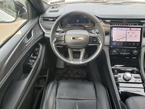 Used 2023 Jeep Grand Cherokee Overland w/ Luxury Tech Group IV AWD/4WD image 16