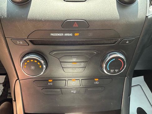 Used 2018 Ford Edge SE FWD image 23