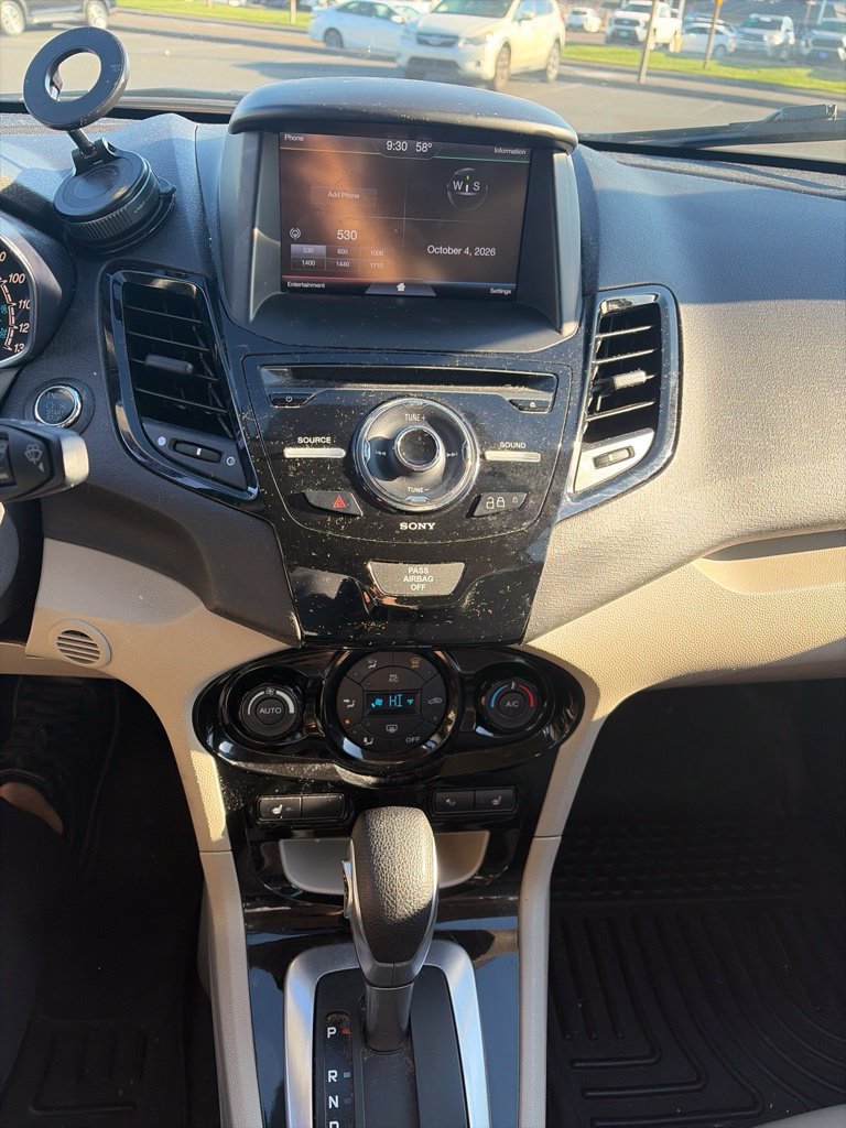 Used 2015 Ford Fiesta Titanium FWD image 10