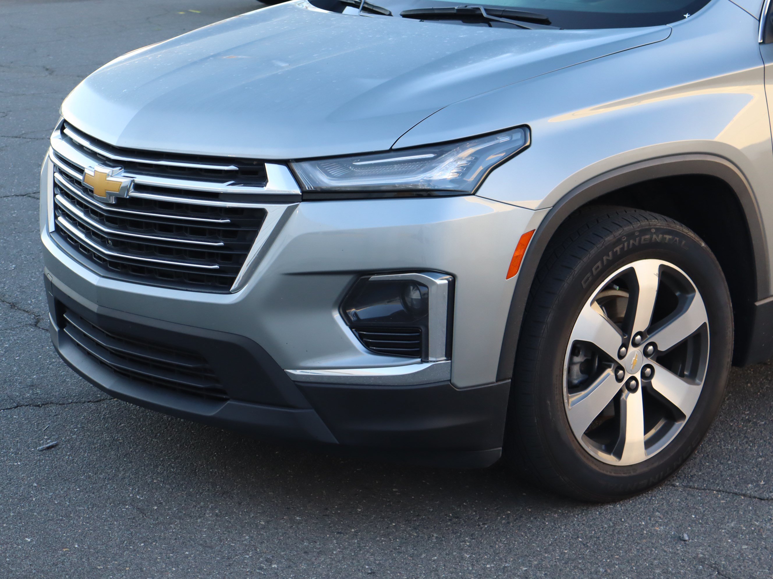 Used 2023 Chevrolet Traverse LT w/ LT Premium Package FWD image 6