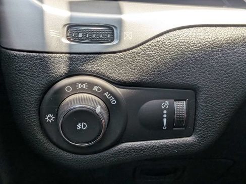 Used 2018 Jeep Cherokee Latitude FWD image 24