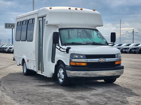Used 2016 Chevrolet Express 3500 w/ Shuttle Bus Package RWD image 3