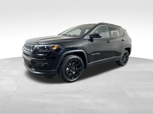 Used 2024 Jeep Compass Latitude w/ Sun and Sound Group AWD/4WD image 2