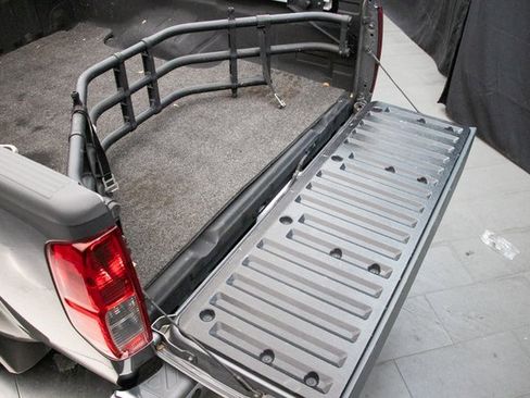 Used 2020 Nissan Frontier SV image 15