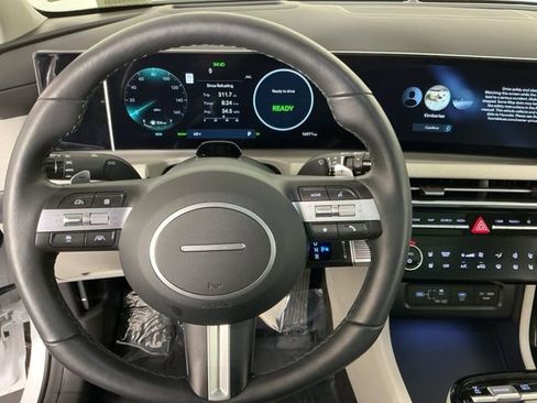 Used 2025 Hyundai Tucson Limited image 17