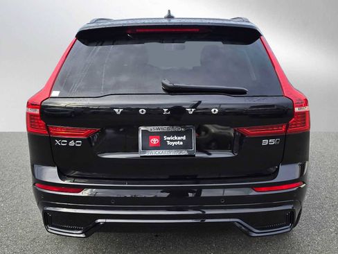 Used 2025 Volvo XC60 B5 Plus image 4