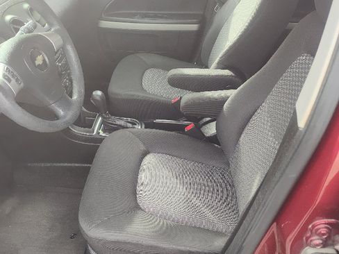 Used 2009 Chevrolet HHR LS image 33
