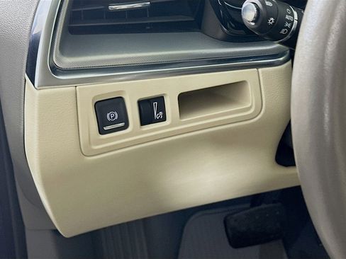 Used 2022 Cadillac XT5 Premium Luxury AWD/4WD image 17