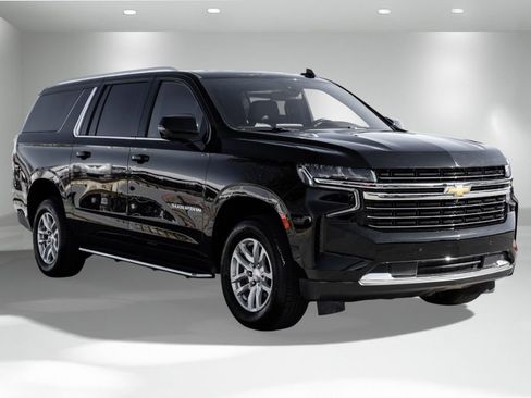 Used 2022 Chevrolet Suburban LT w/ Luxury Package image 6