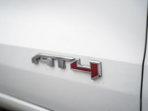 Used 2024 GMC Canyon AT4 w/ AT4 Premium Package AWD/4WD image 17
