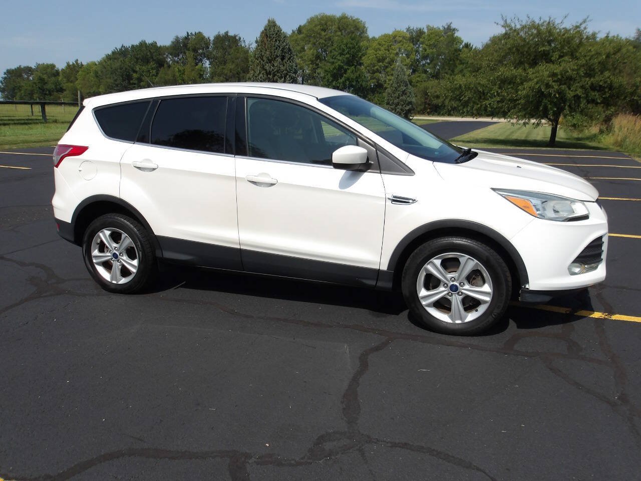 Used 2015 Ford Escape SE FWD image 1