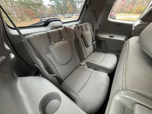 Used 2013 Toyota Highlander Limited image 18